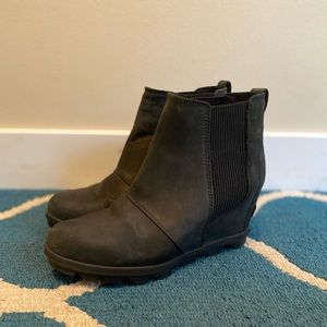 EUC Women’s Sorel Wedge Boot 9 Black